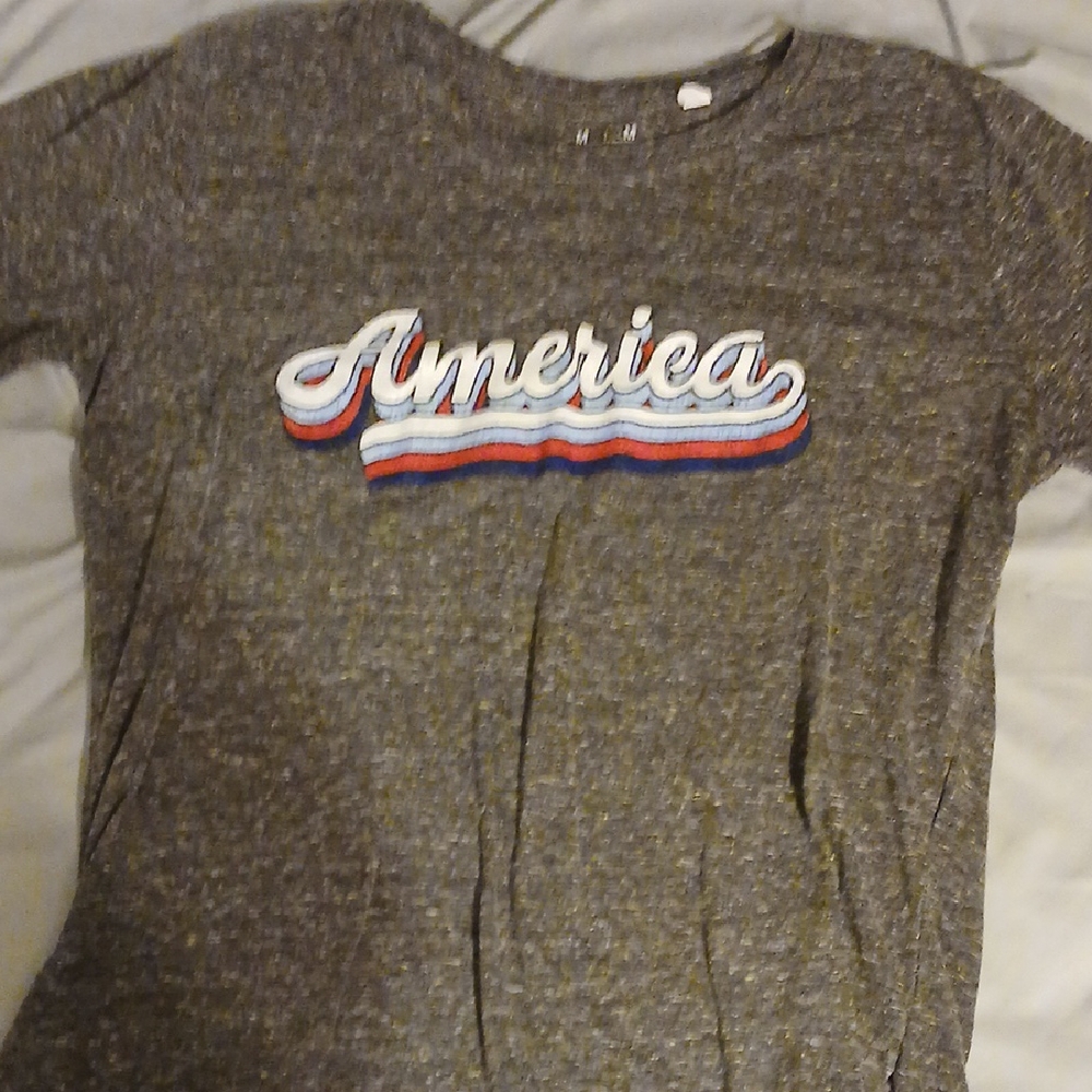 Novella Royale Gray and Red Short Sleeve Tee